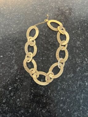Textured Gold Oval Link Necklace - Elegant Statement for Women